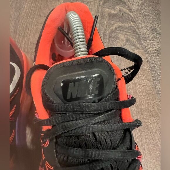 Nike Air Max “Black Hyper Punch” Woman’s 9.5 - Picture 5 of 9